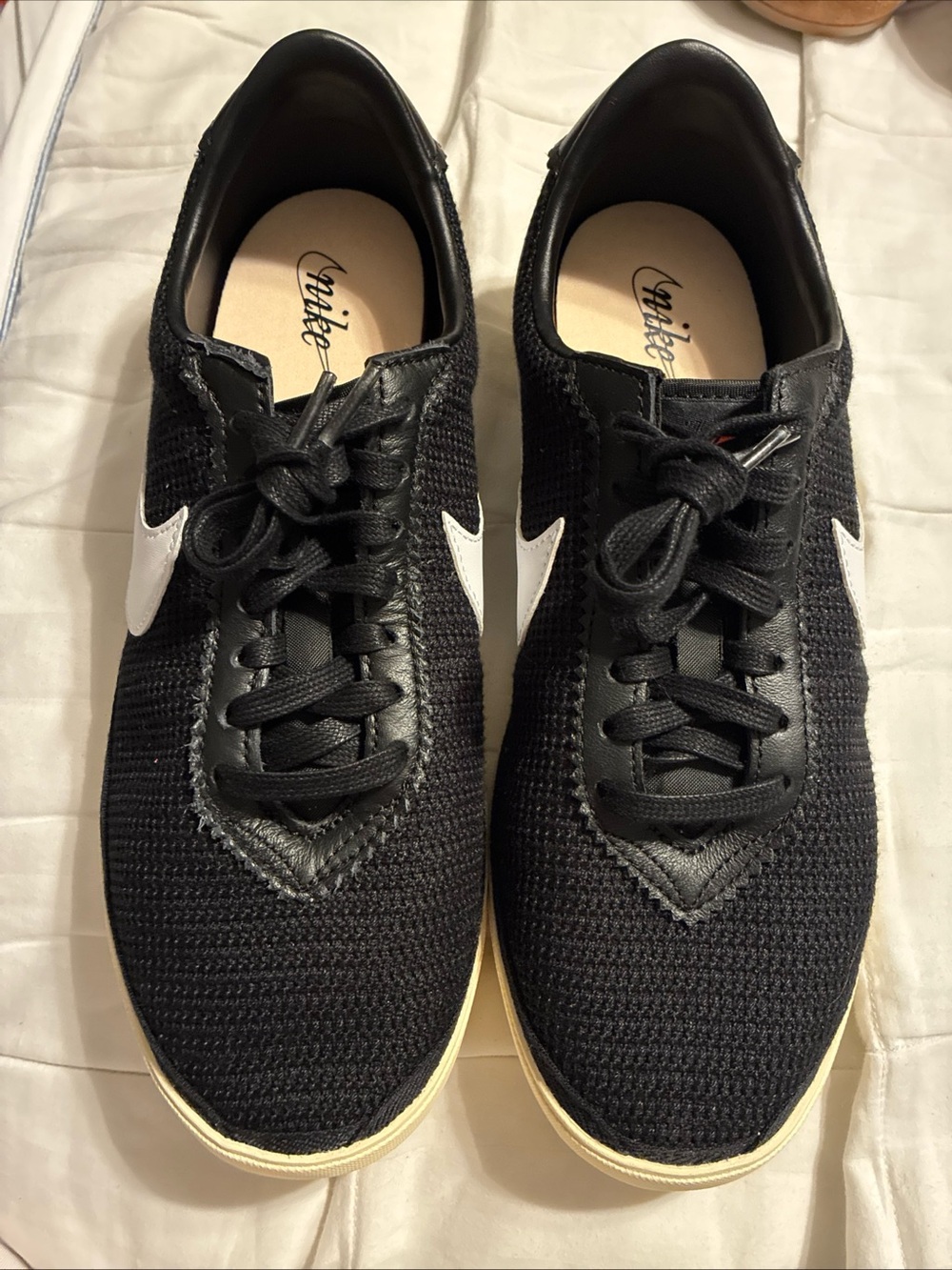 Nike ladies Astro grabber sneaker size 10
